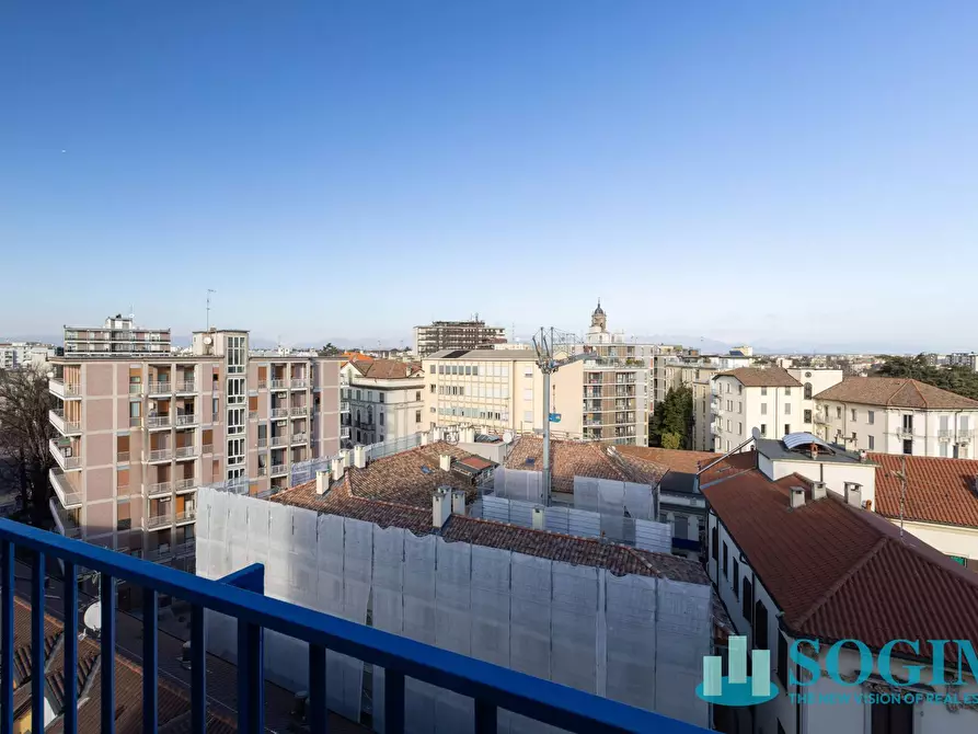 Immagine 10 di Attico in vendita  in Via Gramsci a Monza