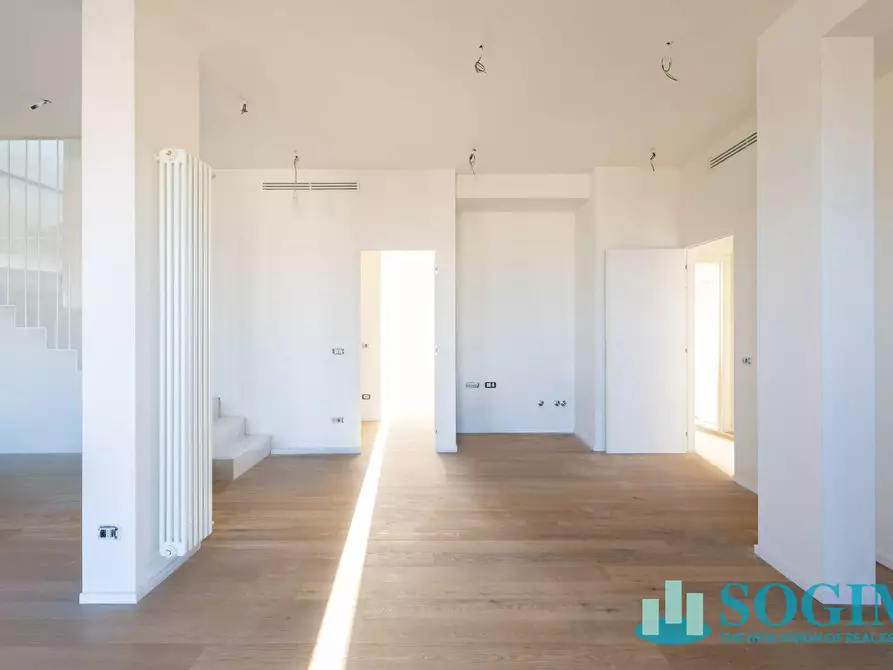 Immagine 11 di Attico in vendita  in Via Gramsci a Monza