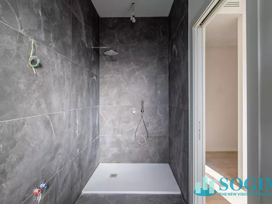 Immagine 16 di Attico in vendita  in Via Gramsci a Monza