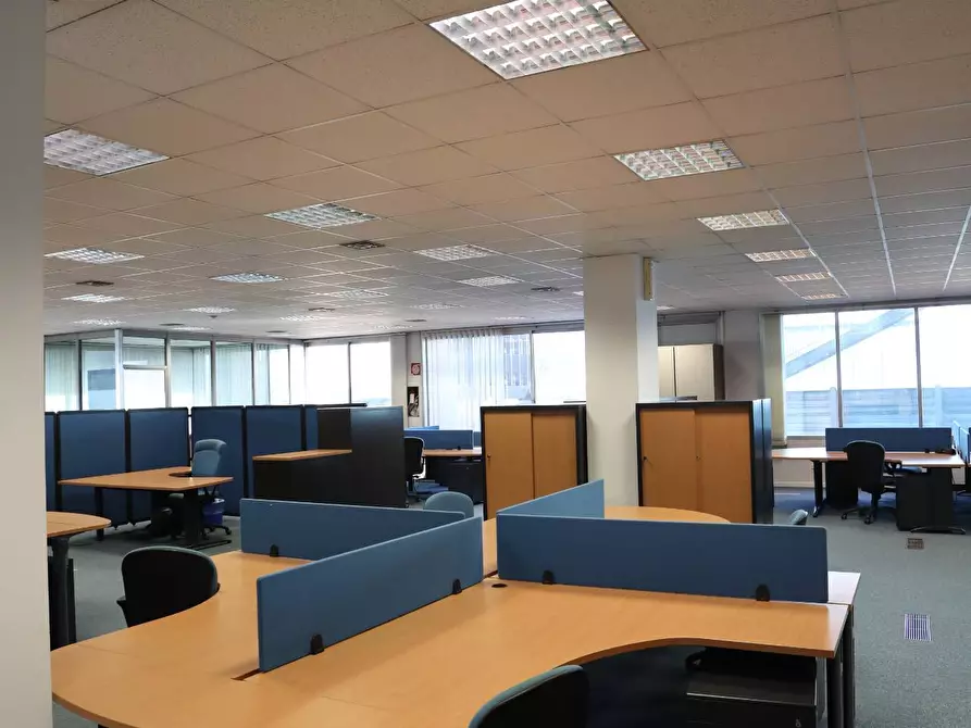 Immagine 27 di Ufficio in affitto  in Via Fratelli Gracchi a Cinisello Balsamo