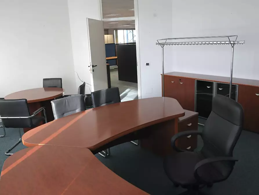 Immagine 25 di Ufficio in affitto  in Via Fratelli Gracchi a Cinisello Balsamo