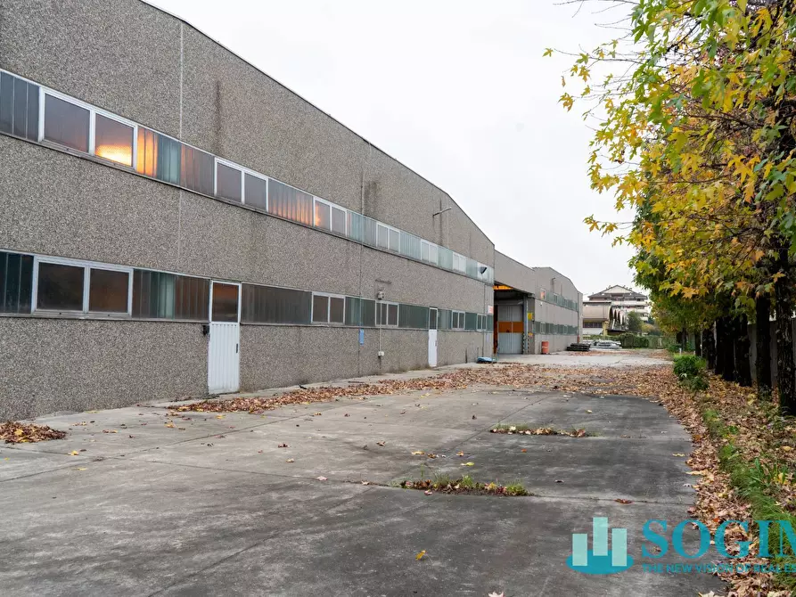 Immagine 27 di Capannone industriale in affitto  in Via Bergamo a Pioltello