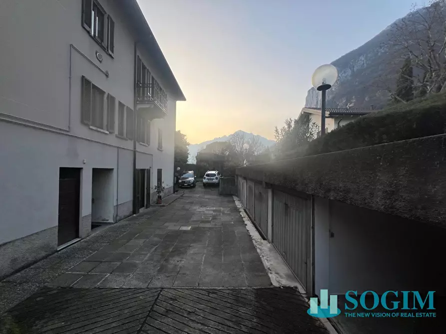 Immagine 12 di Appartamento in vendita  in Via Monte Sabotino a Lecco
