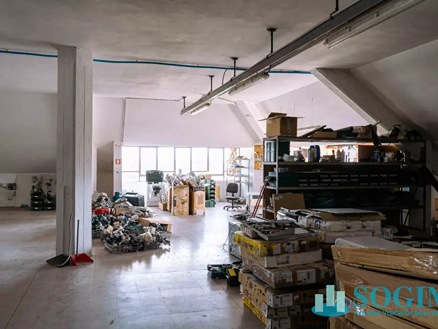 Immagine 20 di Capannone industriale in vendita  a Desio