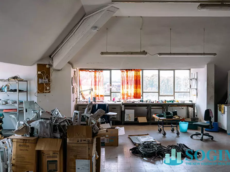 Immagine 23 di Capannone industriale in vendita  a Desio
