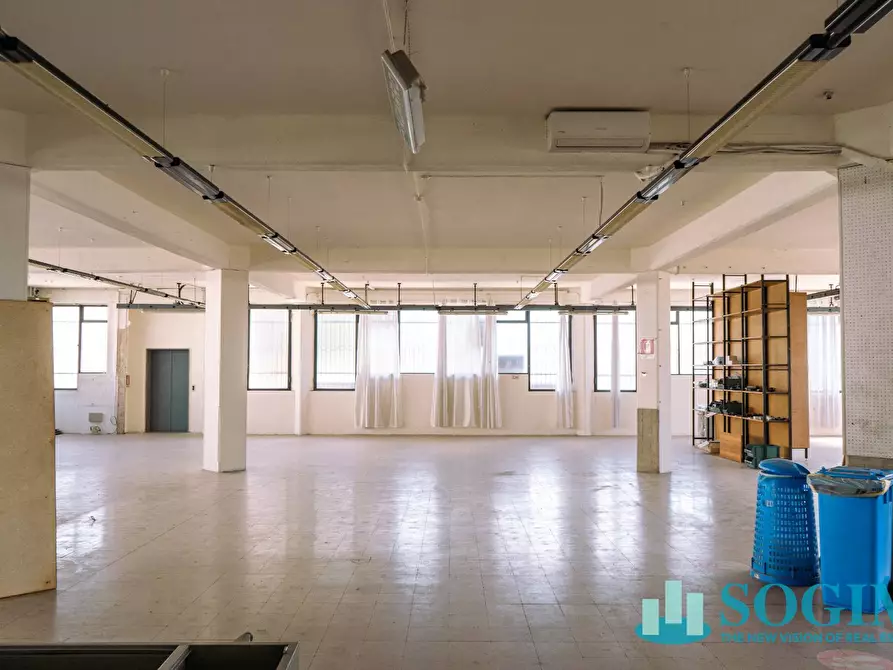 Immagine 25 di Capannone industriale in vendita  a Desio