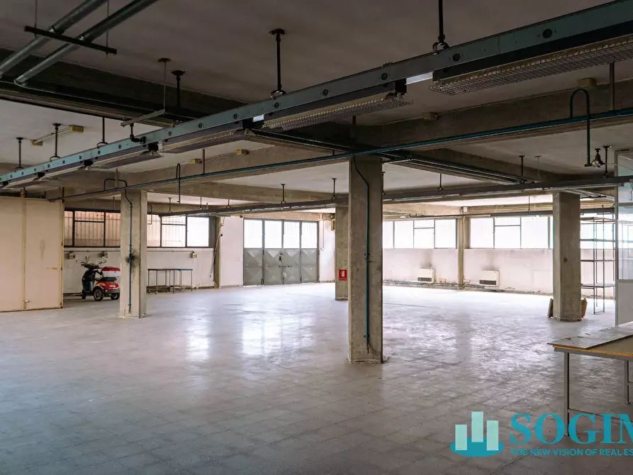 Immagine 28 di Capannone industriale in vendita  a Desio