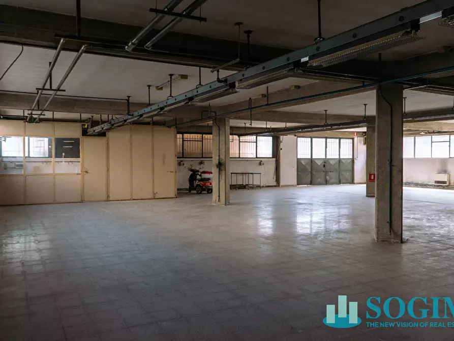 Immagine 30 di Capannone industriale in vendita  a Desio