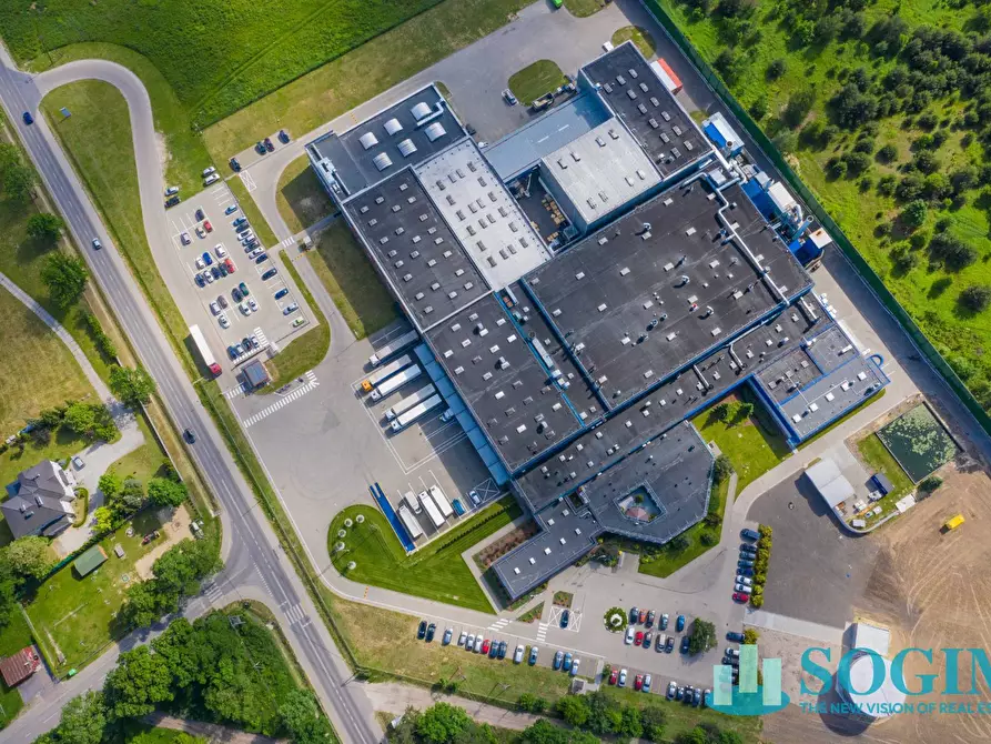 Immagine 10 di Capannone industriale in affitto  a Parma