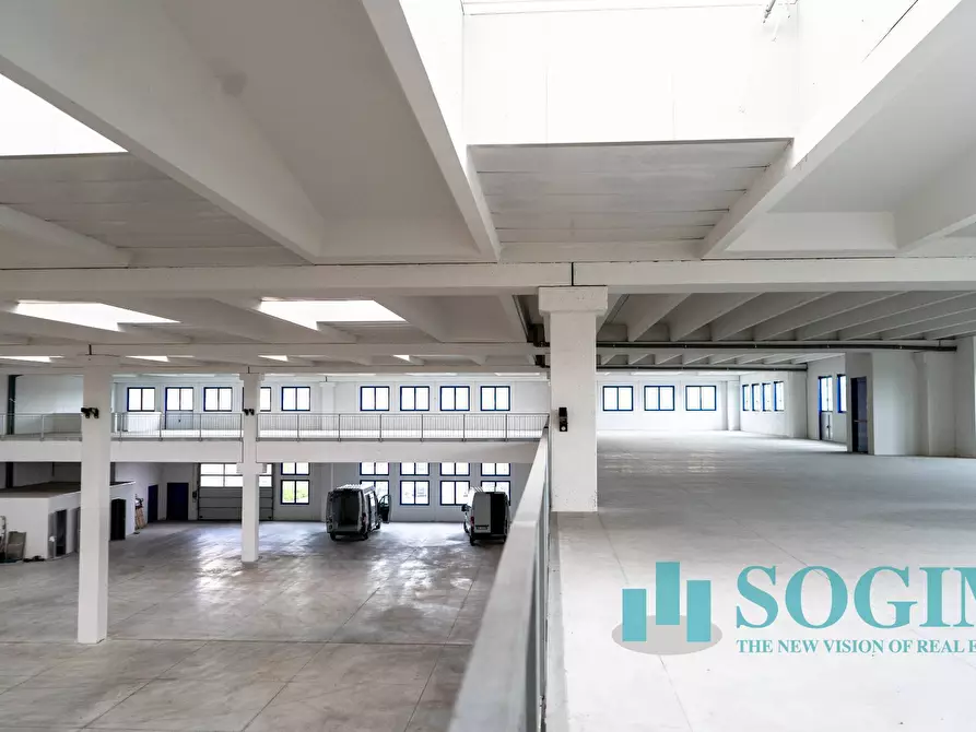 Immagine 29 di Capannone industriale in affitto  in Via Cervino a Figino Serenza