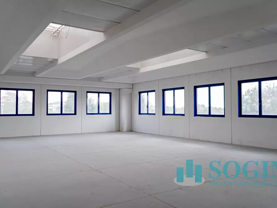 Immagine 30 di Capannone industriale in affitto  in Via Cervino a Figino Serenza