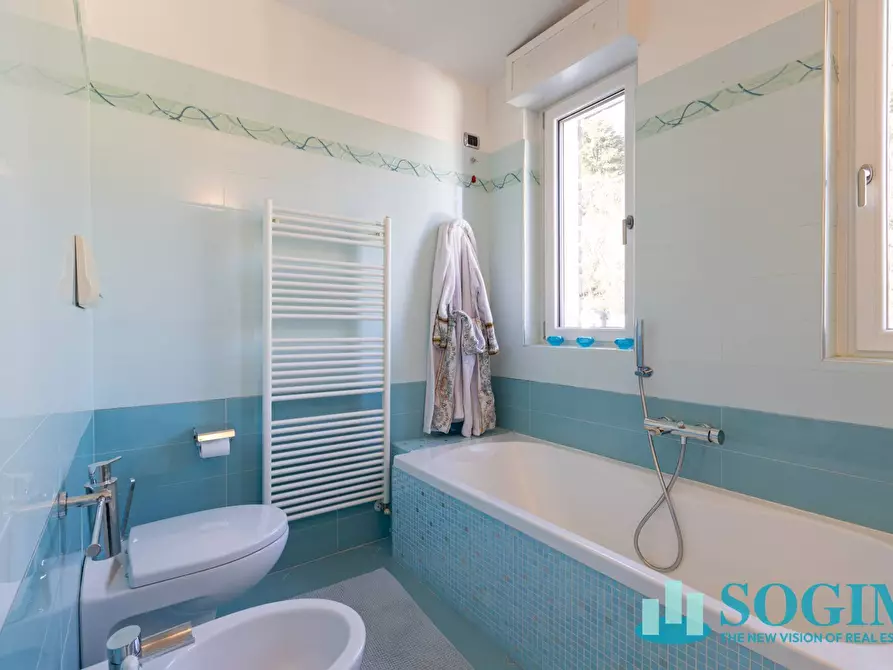 Immagine 21 di Villa in vendita  in Via Bellinzona a Como