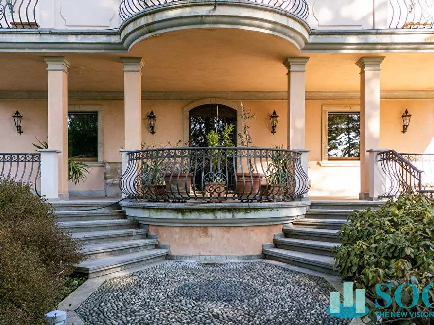 Immagine 2 di Villa in vendita  in Via Cristoforo Colombo a Cadorago