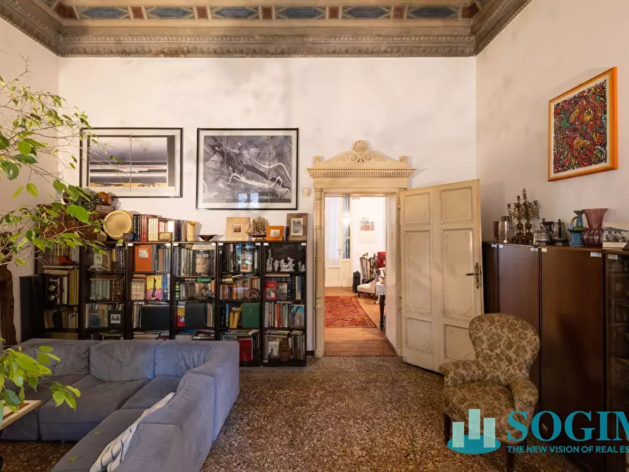 Immagine 9 di Villa in vendita  in Via Volta a Monza