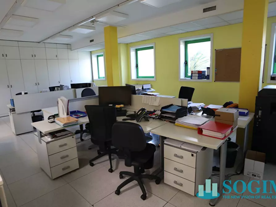 Immagine 30 di Capannone industriale in affitto  in maggi a Lesmo