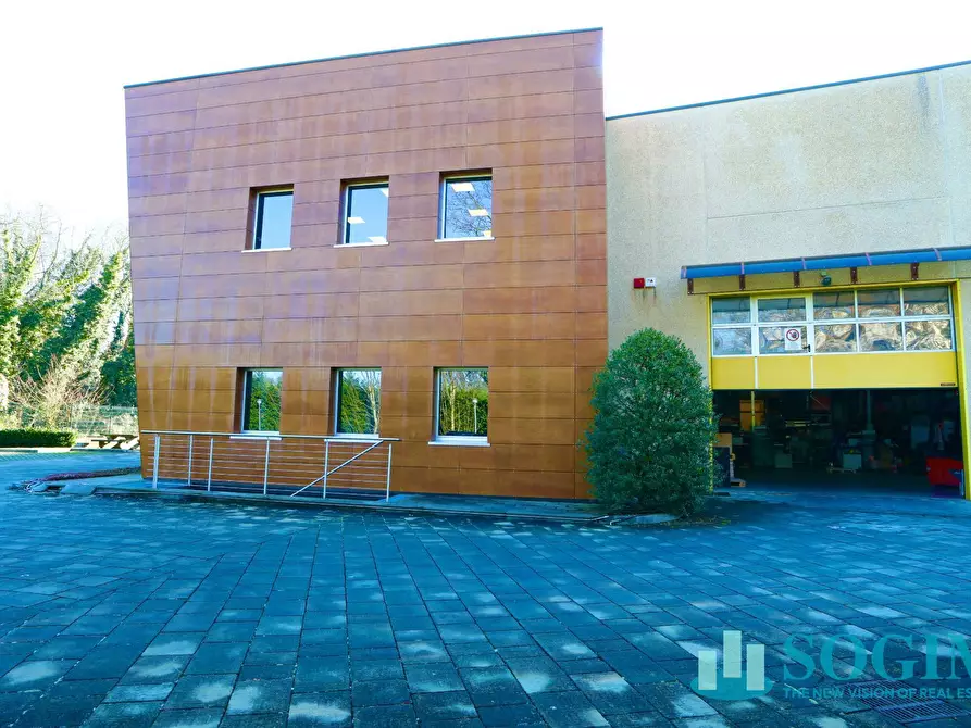 Immagine 29 di Capannone industriale in affitto  in maggi a Lesmo