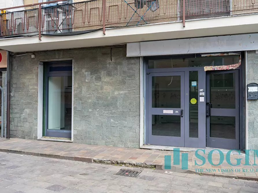 Immagine 20 di Negozio in vendita  in Piazza della stazione a Luisago