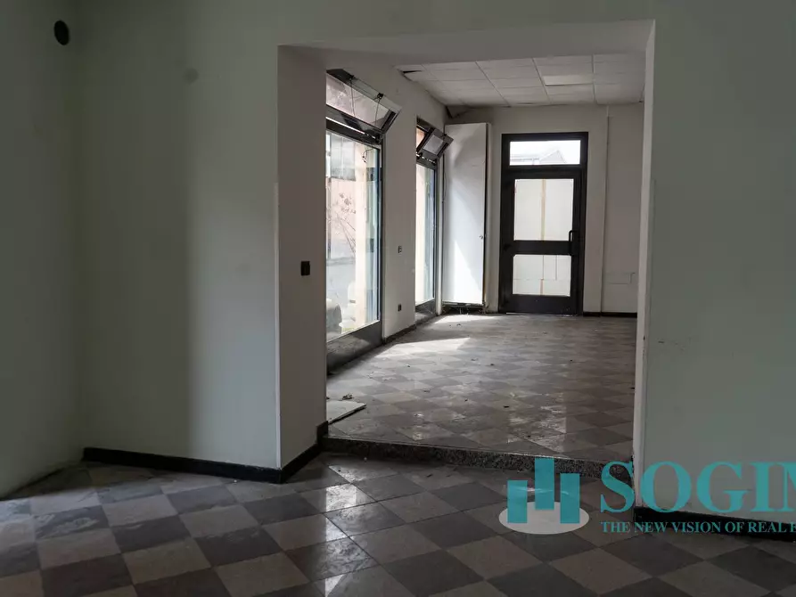 Immagine 21 di Negozio in vendita  in Piazza della stazione a Luisago