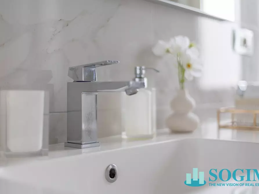 Immagine 24 di Appartamento in vendita  in via lorenteggio a Milano