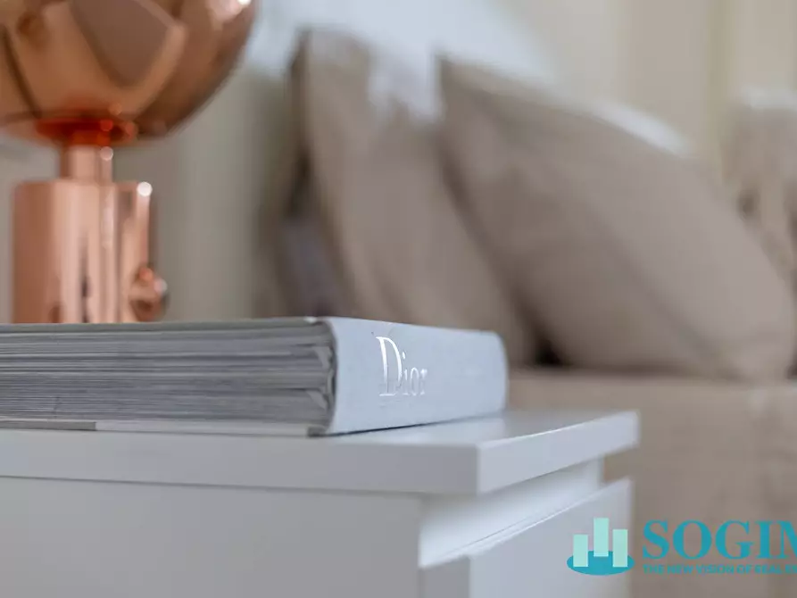 Immagine 25 di Appartamento in vendita  in via lorenteggio a Milano