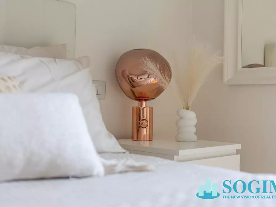 Immagine 26 di Appartamento in vendita  in via lorenteggio a Milano