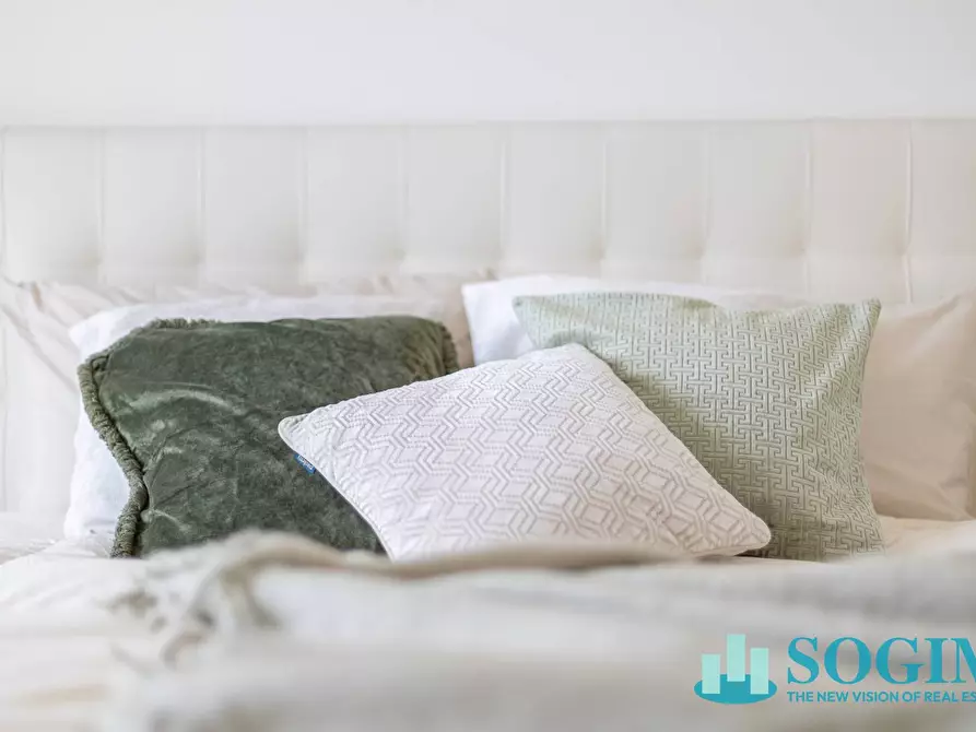 Immagine 29 di Appartamento in vendita  in via lorenteggio a Milano