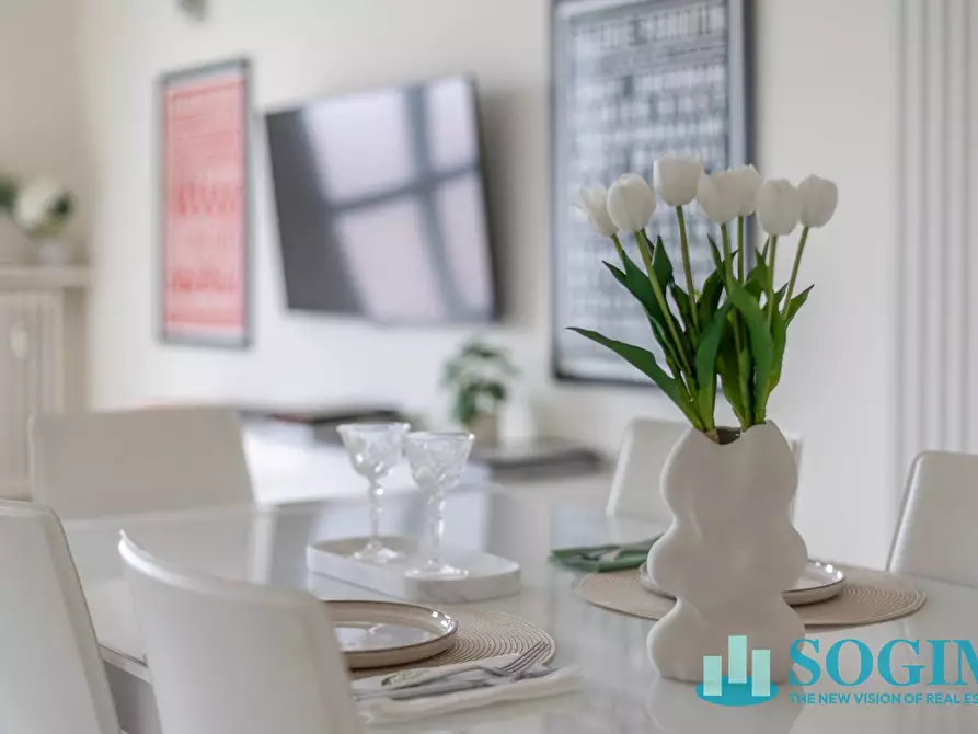 Immagine 30 di Appartamento in vendita  in via lorenteggio a Milano