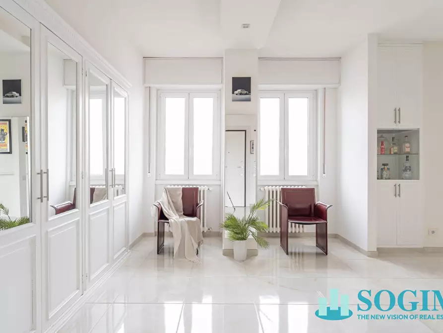 Immagine 2 di Appartamento in vendita  in via lorenteggio a Milano