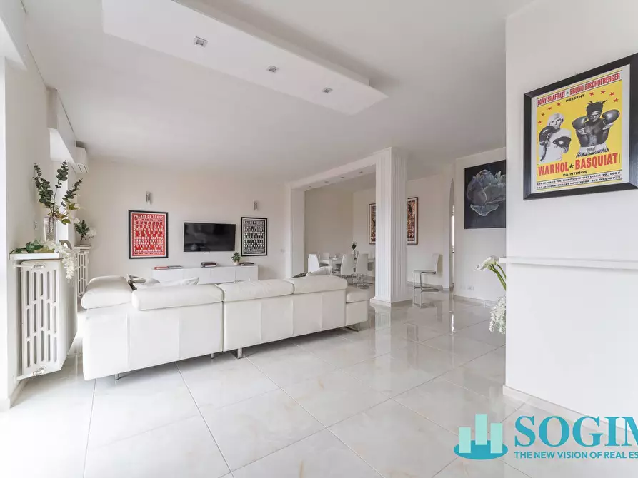 Immagine 9 di Appartamento in vendita  in via lorenteggio a Milano