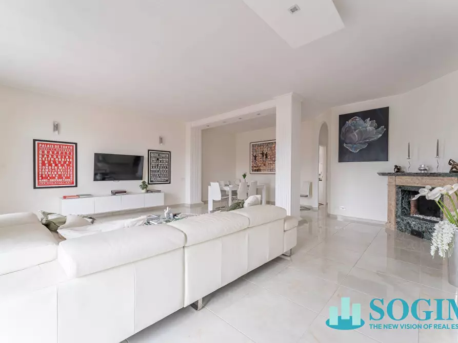 Immagine 10 di Appartamento in vendita  in via lorenteggio a Milano