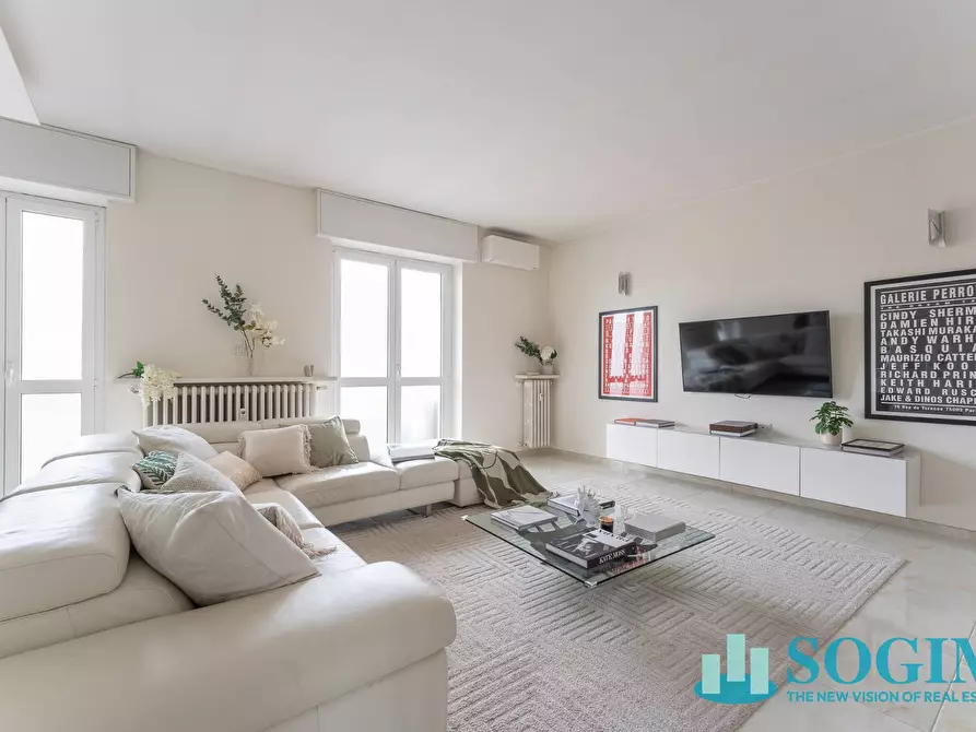 Immagine 12 di Appartamento in vendita  in via lorenteggio a Milano