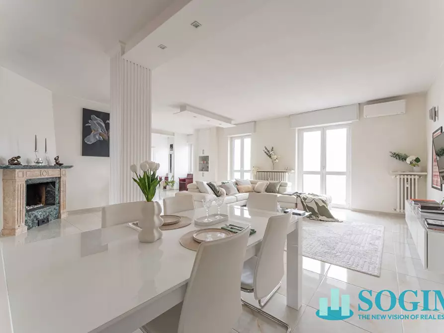 Immagine 3 di Appartamento in vendita  in via lorenteggio a Milano