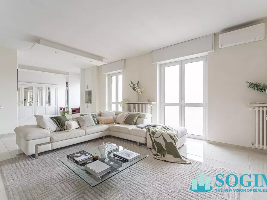 Immagine 4 di Appartamento in vendita  in via lorenteggio a Milano