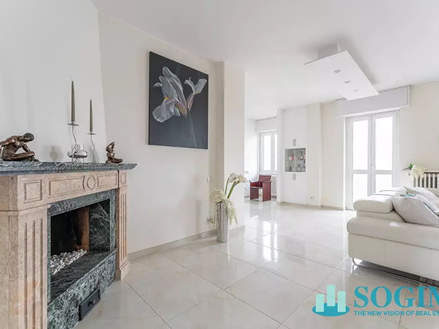 Immagine 17 di Appartamento in vendita  in via lorenteggio a Milano