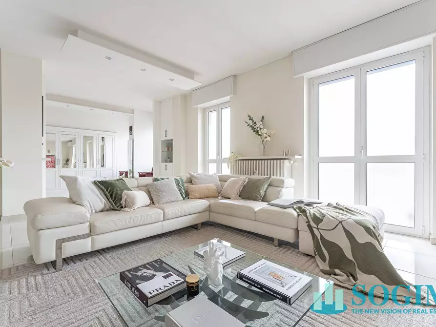 Immagine 5 di Appartamento in vendita  in via lorenteggio a Milano