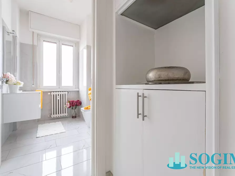 Immagine 21 di Appartamento in vendita  in via lorenteggio a Milano