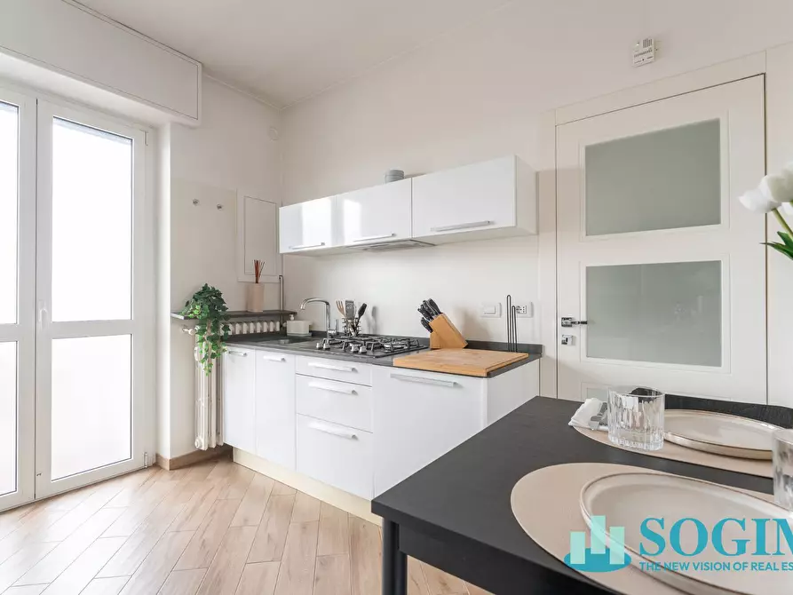 Immagine 22 di Appartamento in vendita  in via lorenteggio a Milano