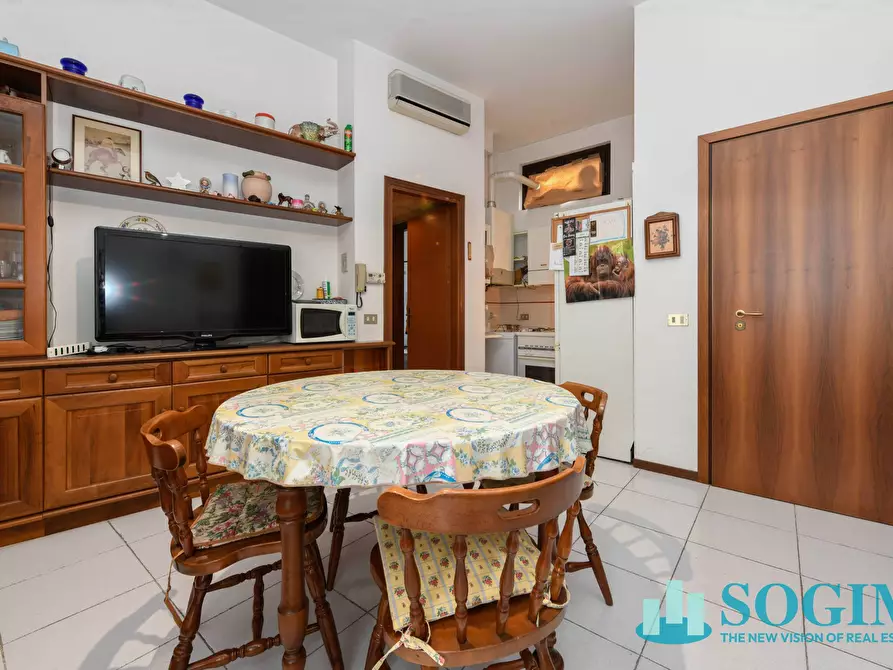 Immagine 3 di Appartamento in vendita  in via spiaggia d'oro a Salò