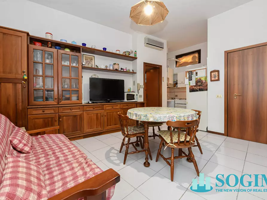 Immagine 1 di Appartamento in vendita  in via spiaggia d'oro a Salò