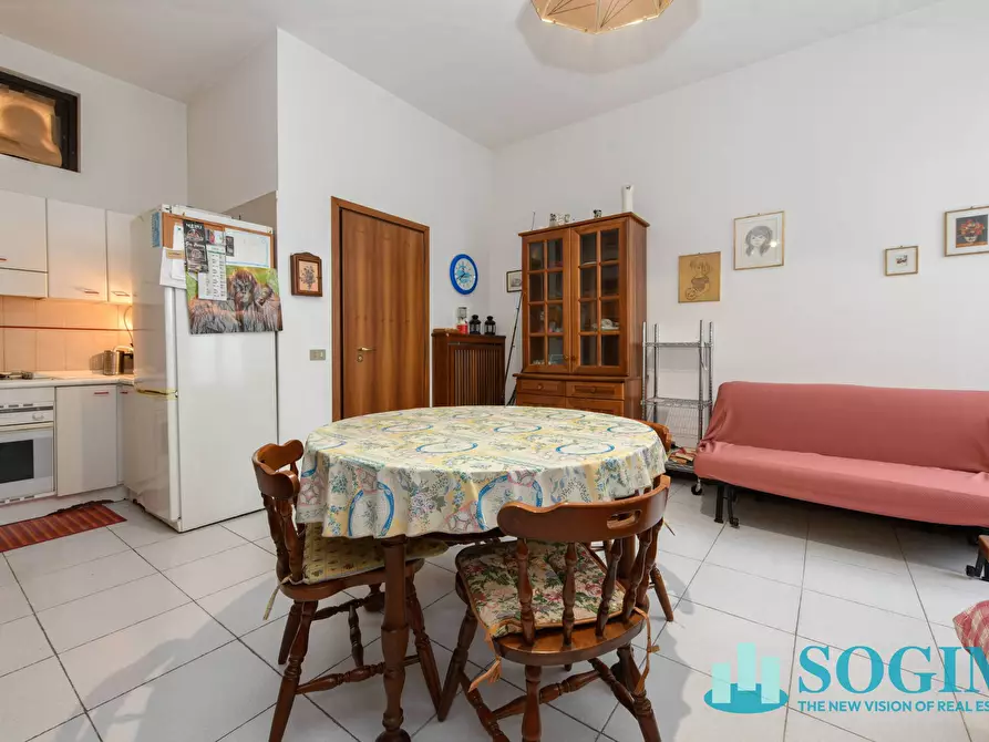 Immagine 4 di Appartamento in vendita  in via spiaggia d'oro a Salò