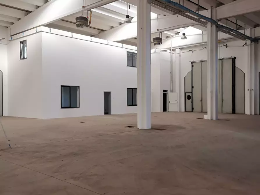 Immagine 3 di Capannone industriale in affitto  in Via Sirtori a Rho