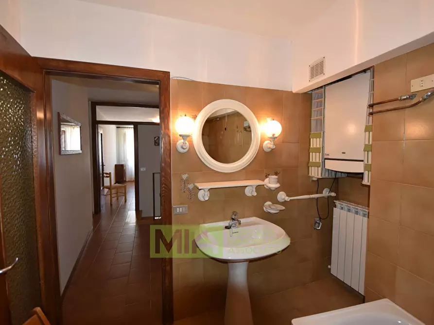 Immagine 11 di Appartamento in vendita  in largo decio filipponi a Sarnano