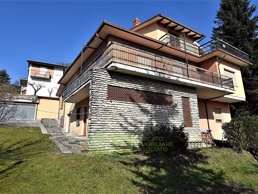 Immagine 10 di Villa in vendita  in fabio filzi a Amandola