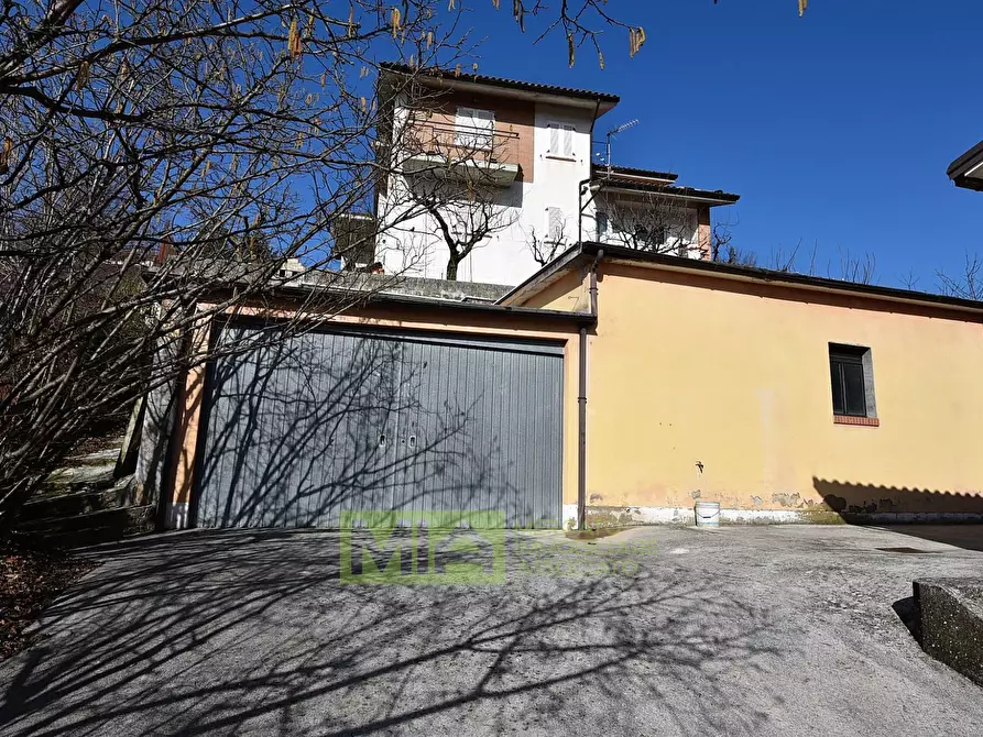 Immagine 15 di Villa in vendita  in fabio filzi a Amandola