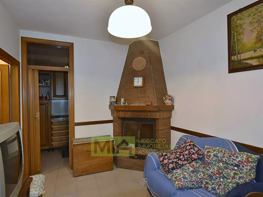 Immagine 2 di Appartamento in vendita  in villa salvi a Amandola