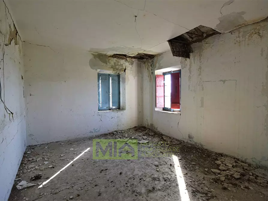 Immagine 18 di Rustico / casale in vendita  in contrada corneto a Carassai