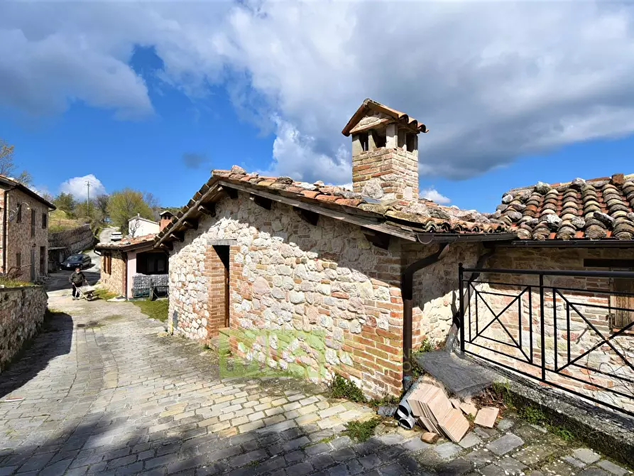 Immagine 1 di Casa indipendente in vendita  in Lo. Capovalle a Amandola