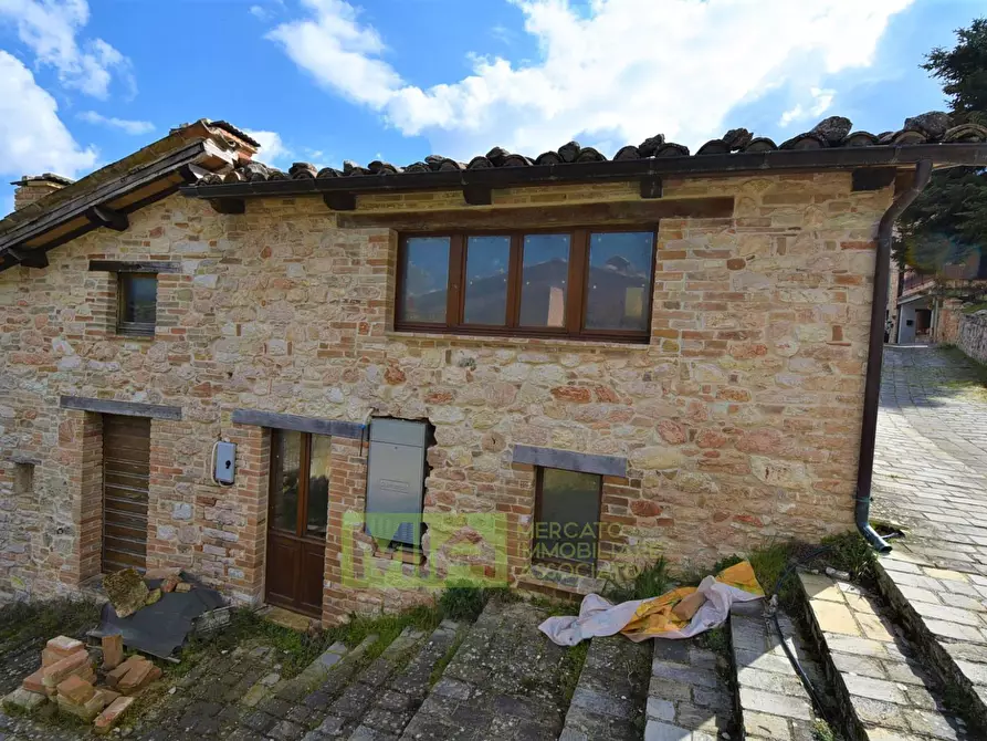 Immagine 3 di Casa indipendente in vendita  in Lo. Capovalle a Amandola