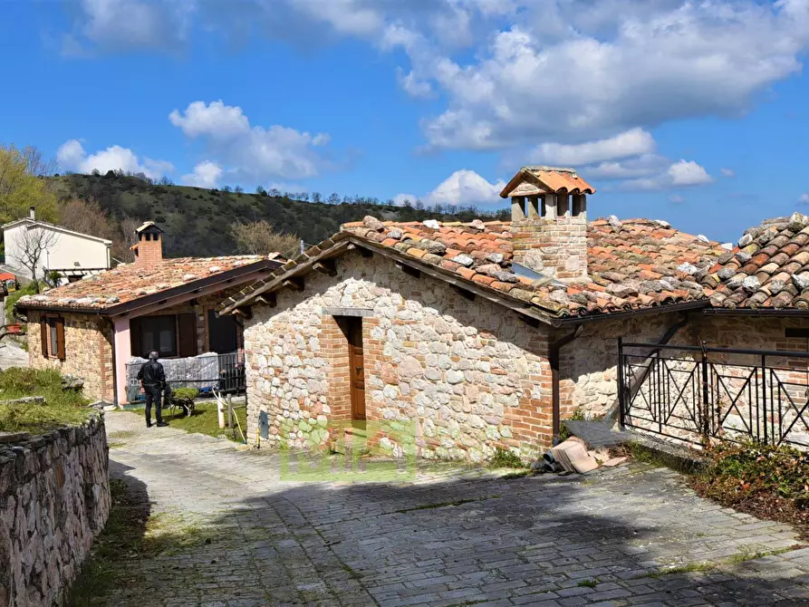 Immagine 11 di Casa indipendente in vendita  in Lo. Capovalle a Amandola