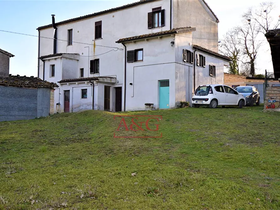 Immagine 10 di Casa indipendente in vendita  in Contrada Schito a Sarnano